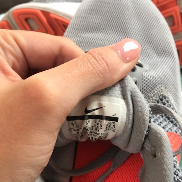 Like new Nike Revolution 3 Shoes! - Picture 5 of 6